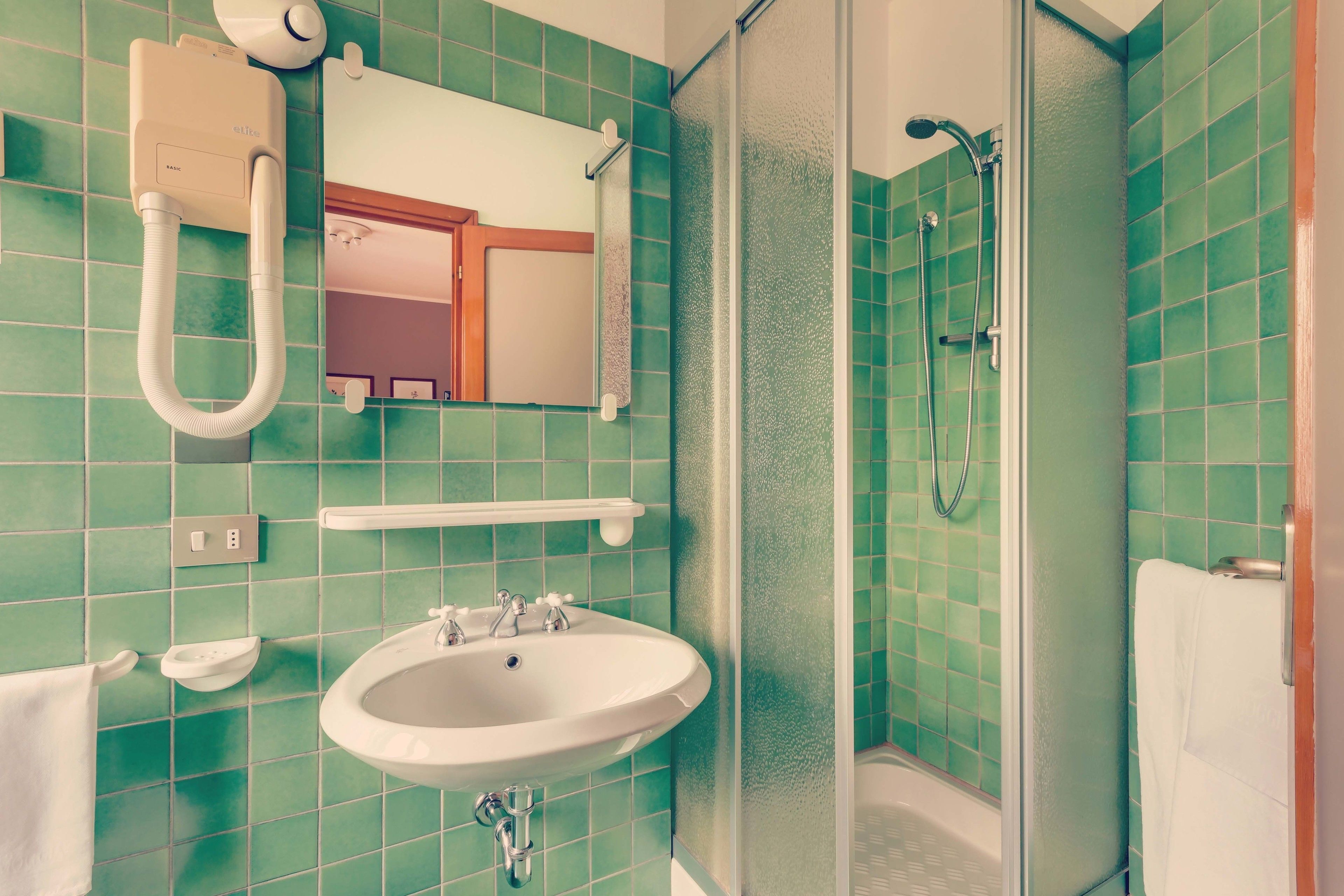 eco-friendly toiletries, hair dryer, towels