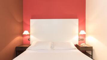 Standard-Doppelzimmer | Zimmersafe, Schreibtisch, laptopgeeigneter Arbeitsplatz