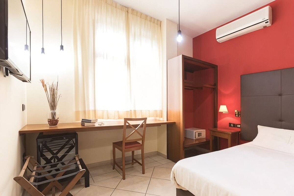 In-room safe, desk, laptop workspace, soundproofing