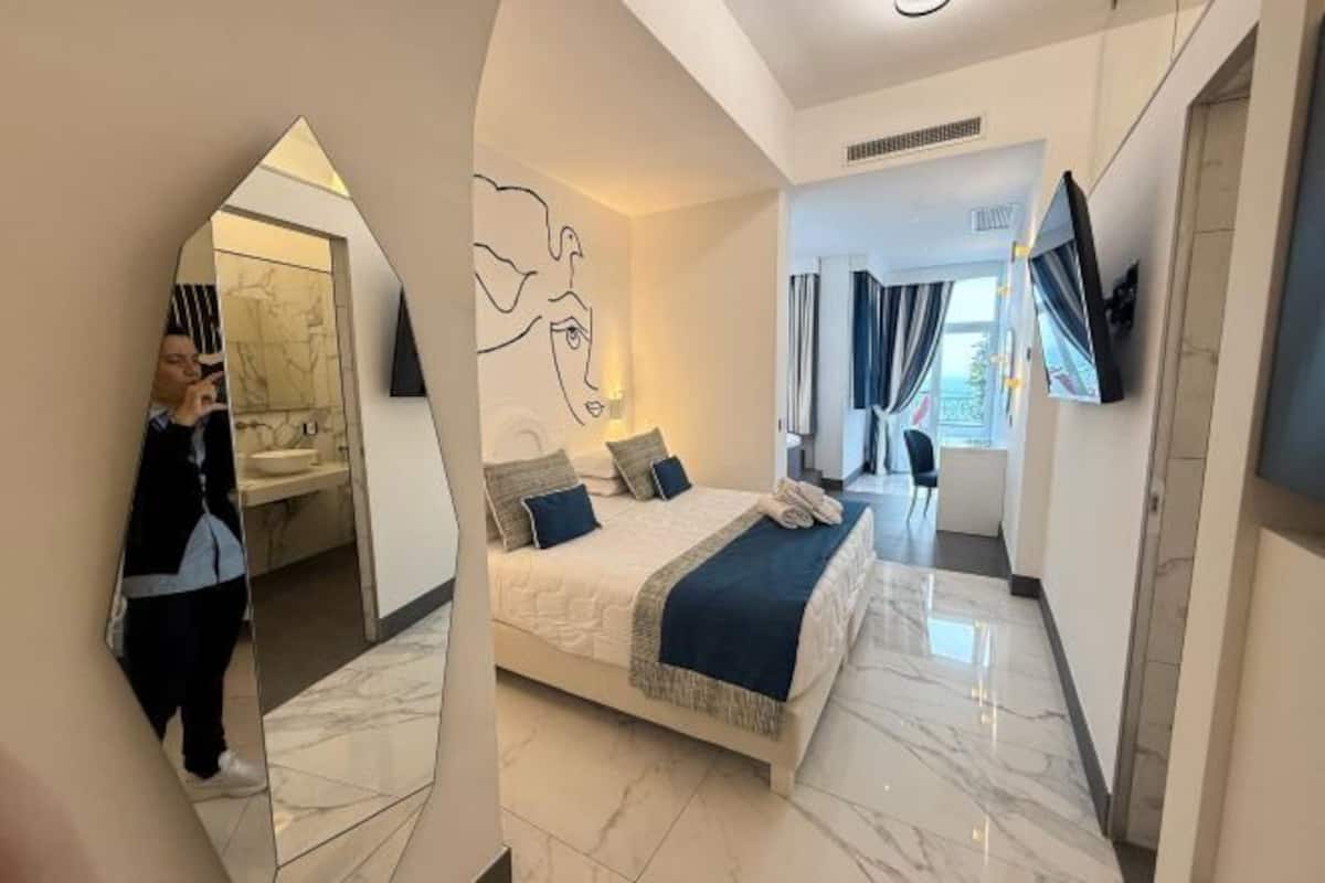 Ropa de cama de alta calidad, colchones con efecto memoria y minibar