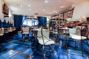 Daily full breakfast (EUR 20 per person)