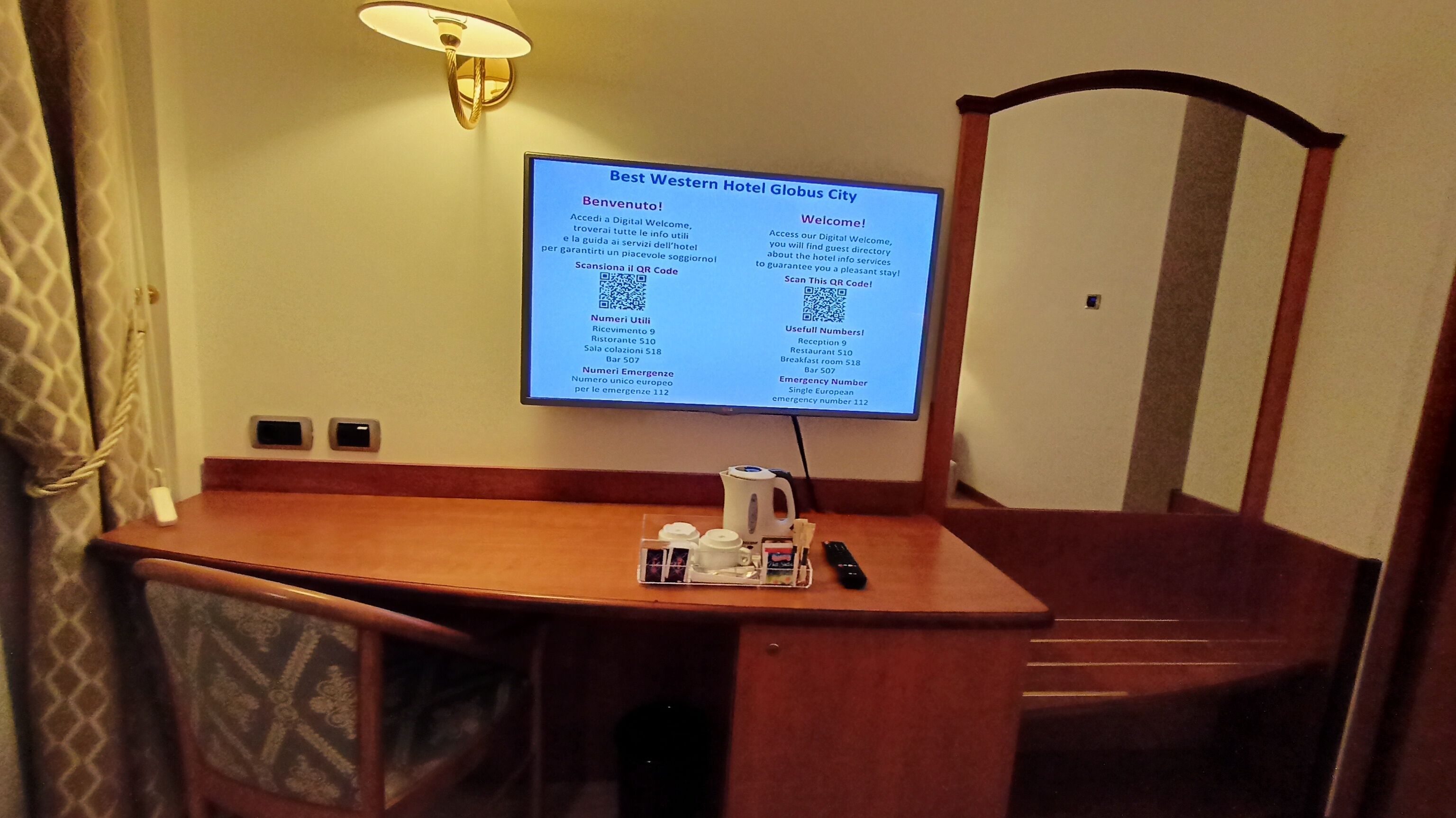 standard room, 1 queen bed | minibar, in-room safe, desk, blackout curtains