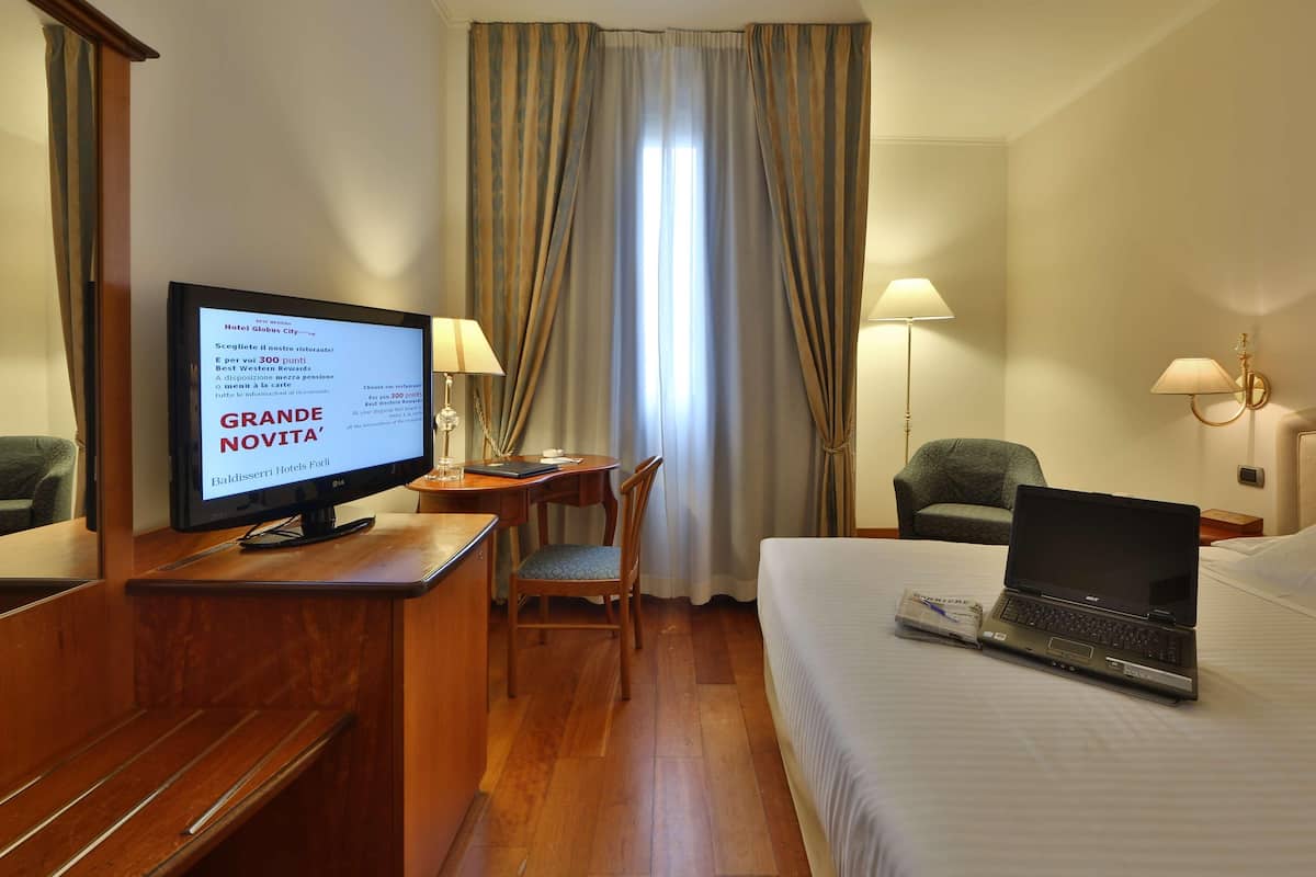 Down duvets, minibar, in-room safe, desk