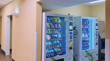 A hallway with vending machines and a sign indicating an ice machine, public rest room, and vending area.