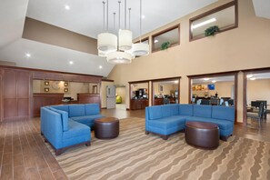 Lobby - Comfort Inn & Suites Cincinnati Eastgate (Cincinnati)