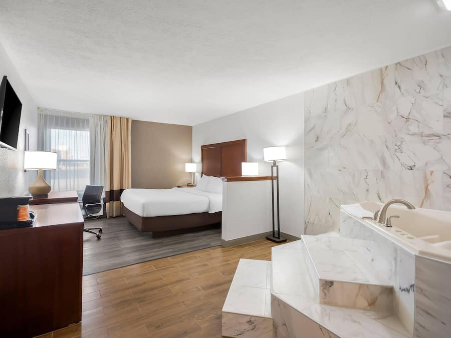 Eenvoudige eenpersoonskamer, 1 kingsize bed, niet-roken | Lakens van Egyptisch katoen, luxe beddengoed, verduisterende gordijnen