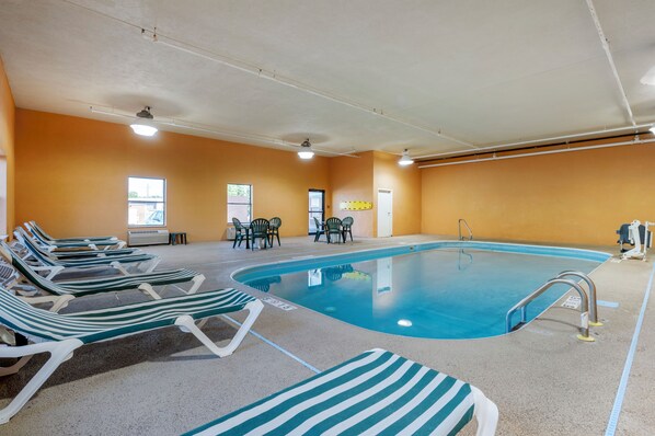 Indoor pool - Comfort Inn & Suites Cincinnati Eastgate (Cincinnati)