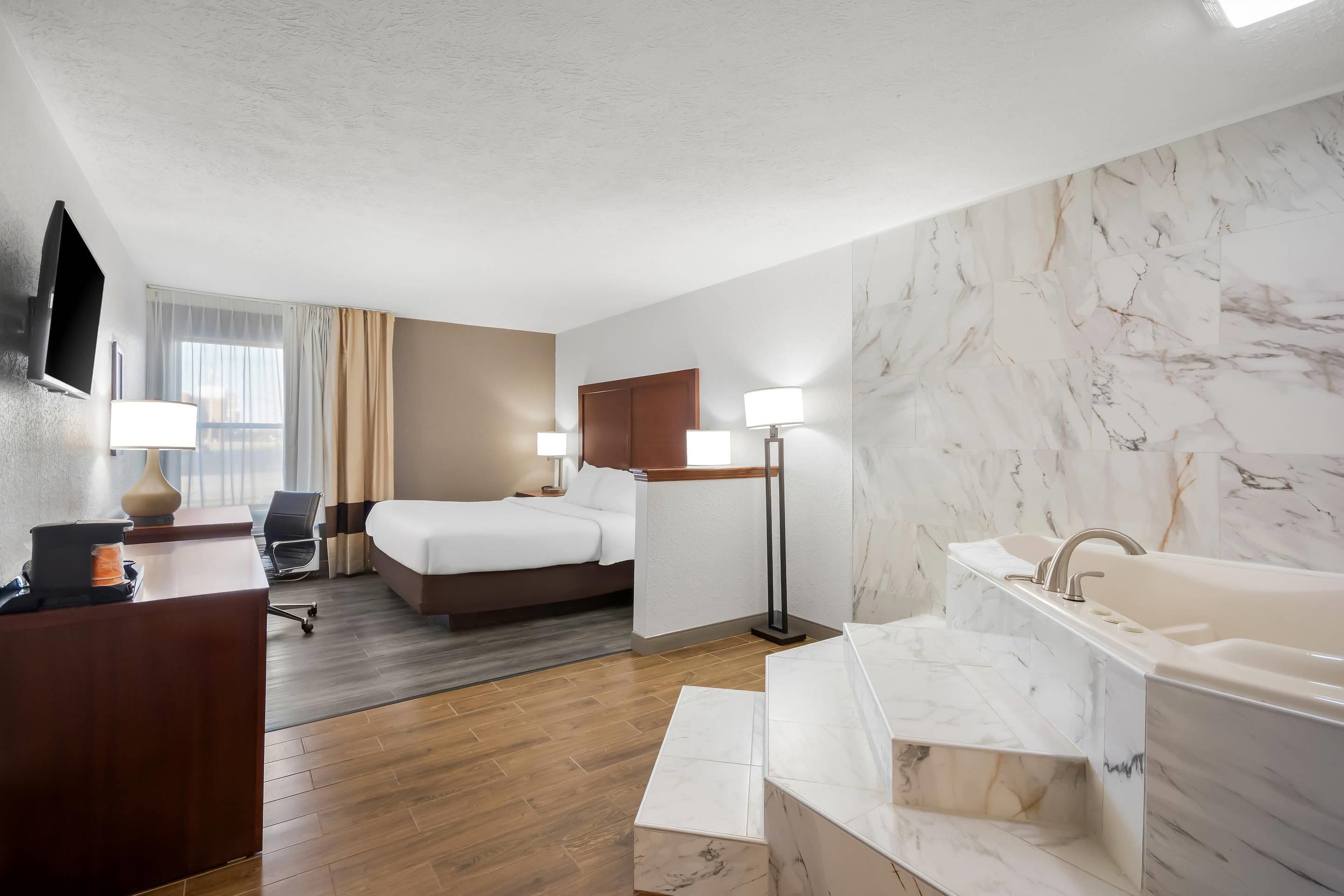 Basic Single Room, 1 King Bed, Non Smoking | Egyptian cotton sheets, premium bedding, blackout curtains