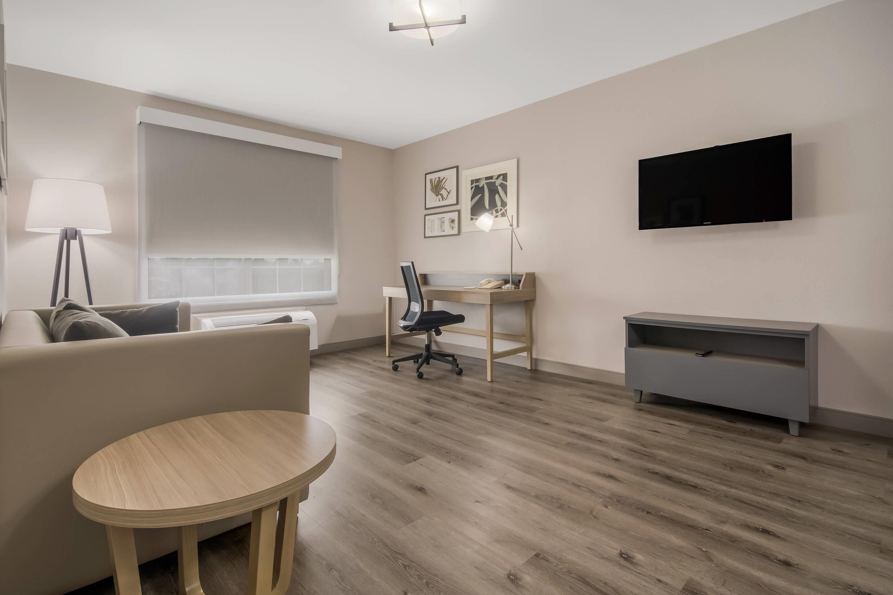 suite, 1 bedroom, non smoking | 1 bedroom, desk, iron/ironing board, free cots/infant beds