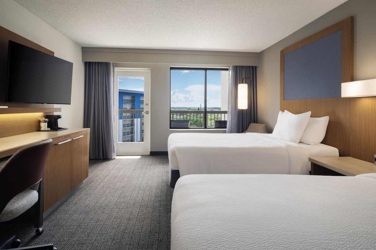 Room, 2 Queen Beds, Balcony (Mobility/Hearing Accessible, Tub)