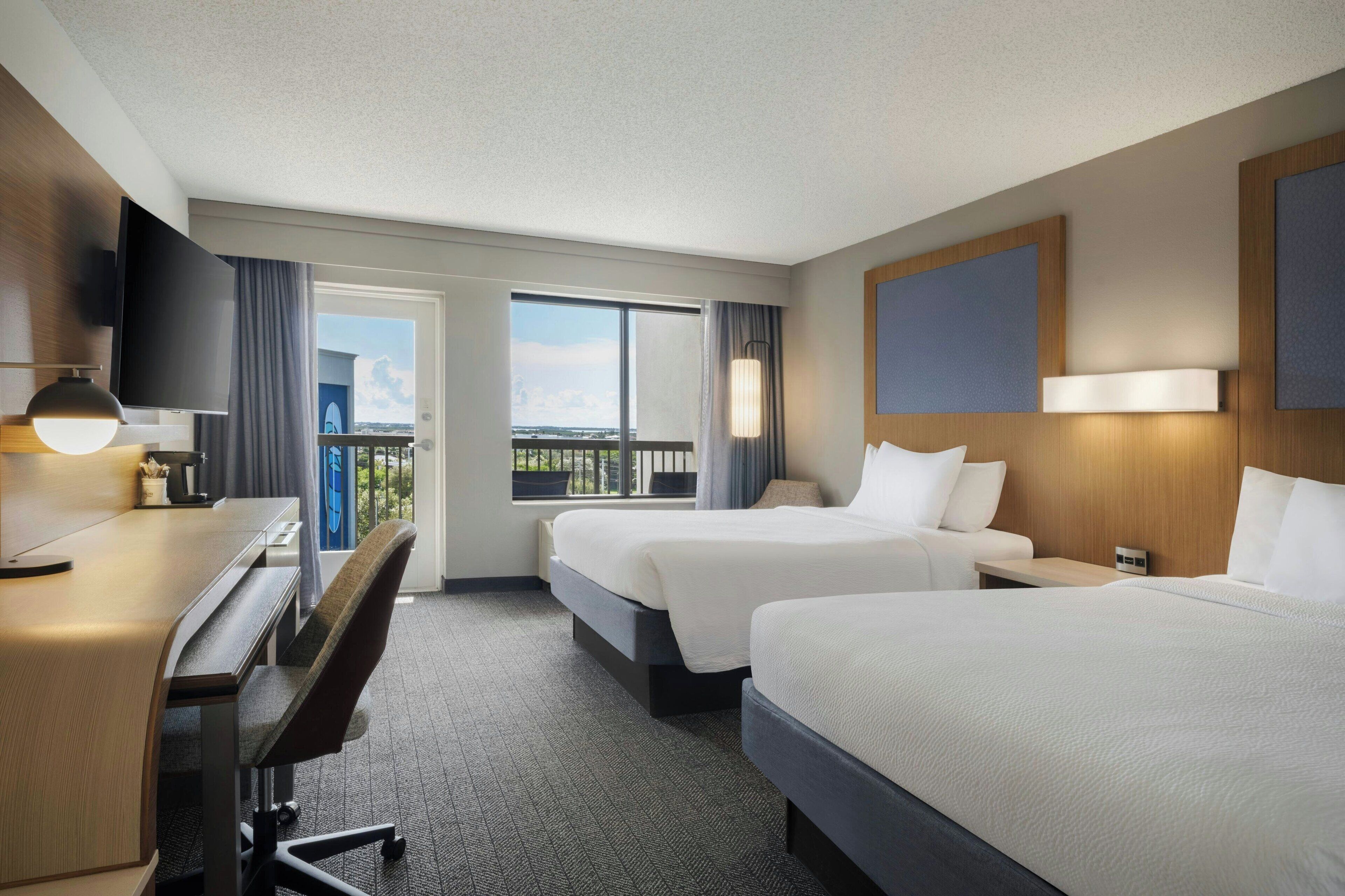 Caja de seguridad en la habitación y escritorio 