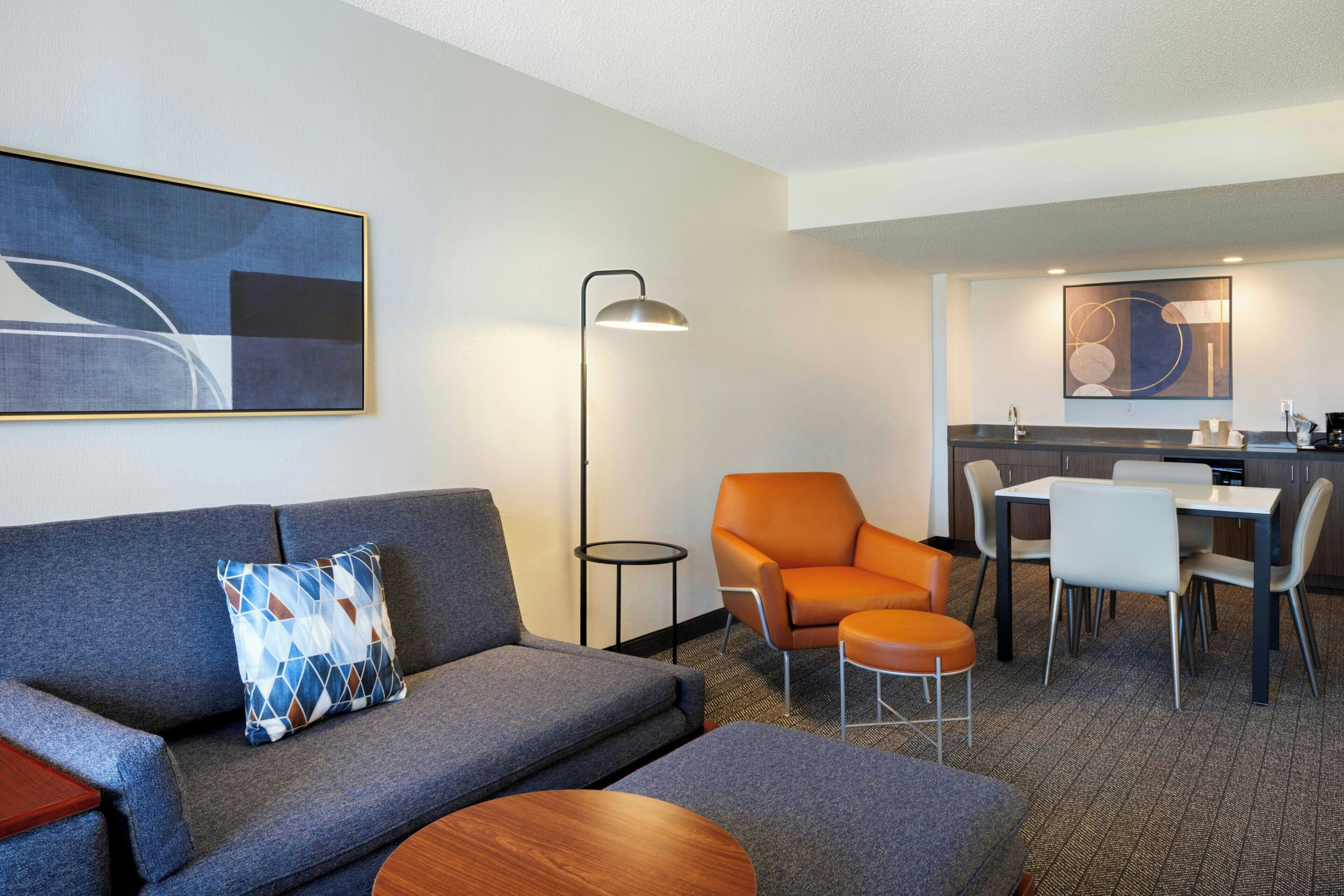 Caja de seguridad en la habitación y escritorio 