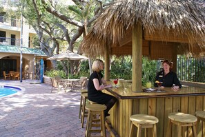 Bar en bord de piscine