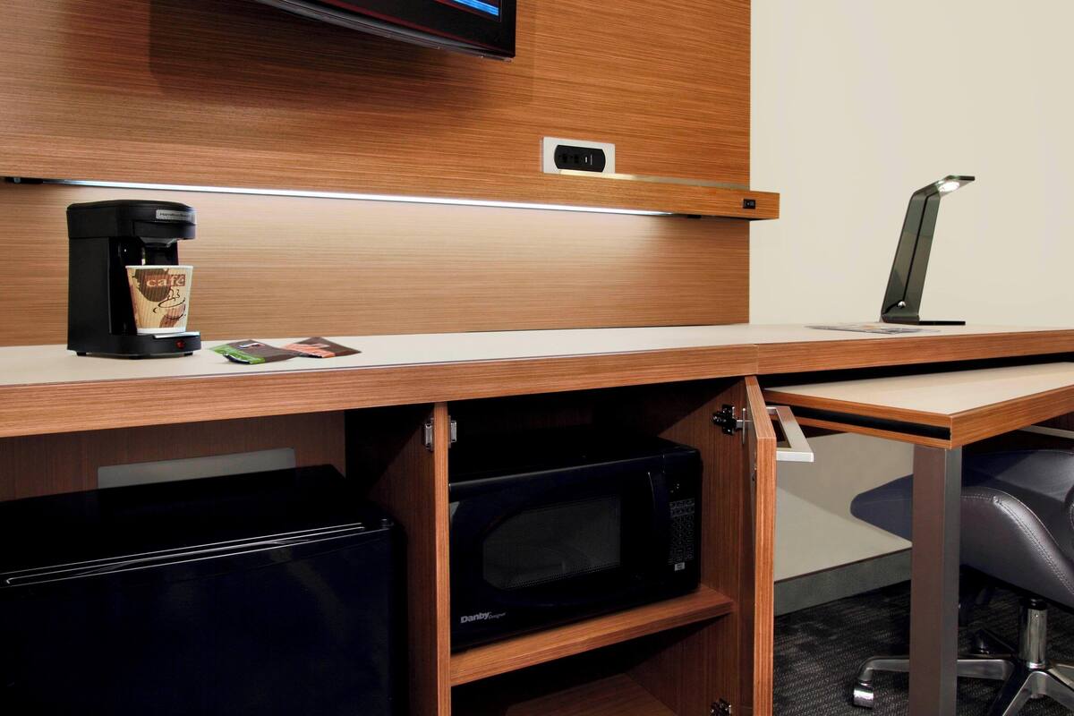 1 bedroom, in-room safe, desk, laptop workspace