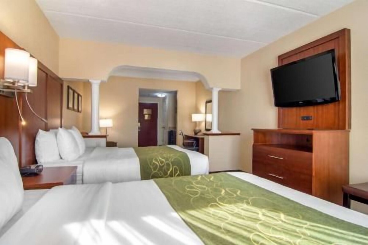 In-room safe, desk, laptop workspace, iron/ironing board