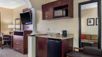 Suite, 1 King Bed with Sofa bed, Non Smoking | In-room safe, desk, laptop workspace, iron/ironing board