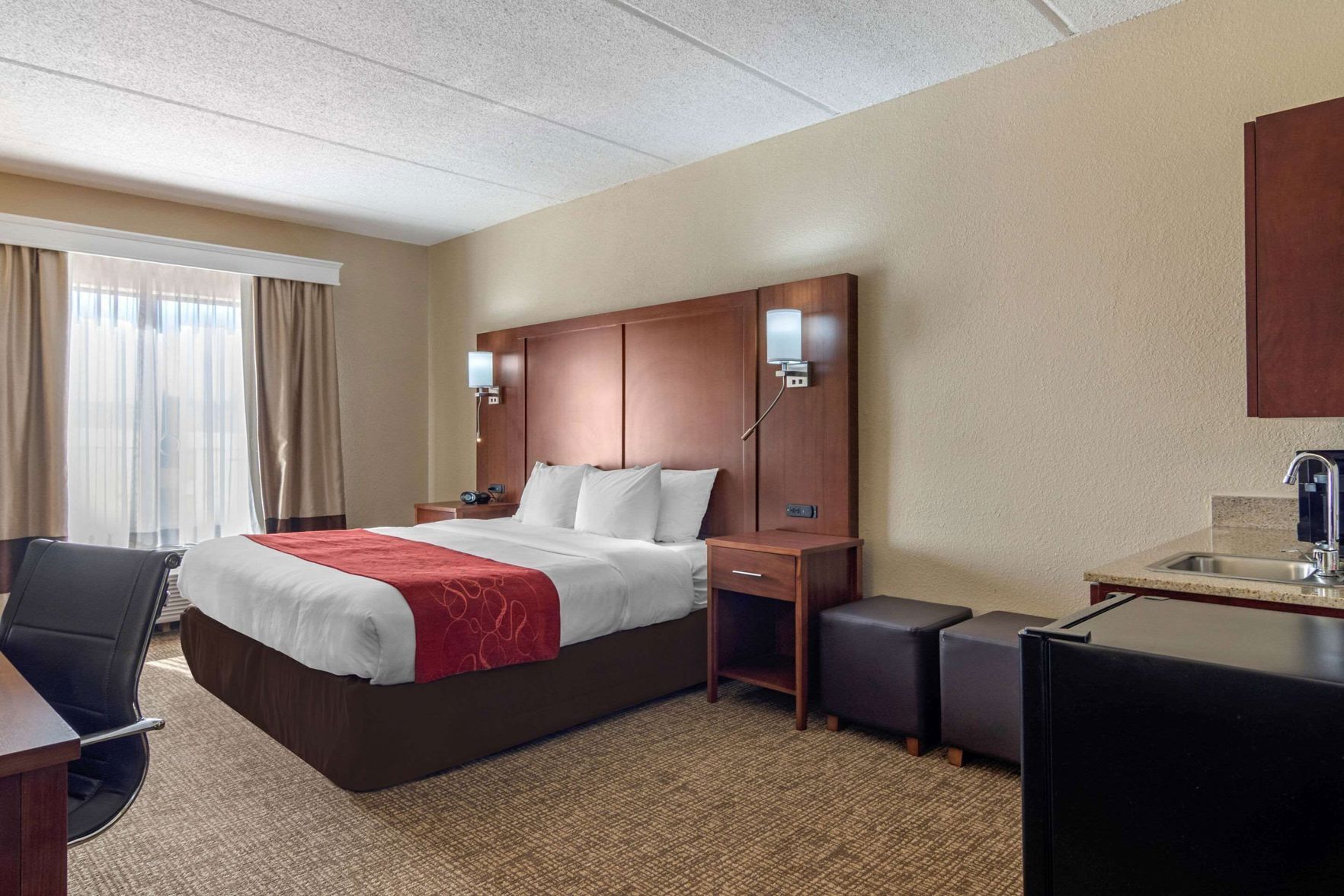 In-room safe, desk, laptop workspace, iron/ironing board