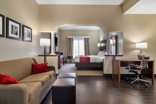 Safe på rommet, skrivebord og skrivebord for bærbar PC