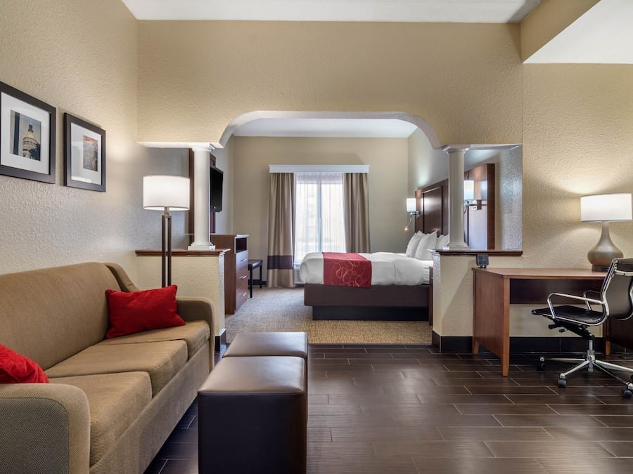 Caja de seguridad en la habitación y escritorio