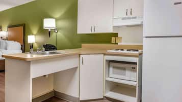 Full-sized fridge, microwave, stovetop, coffee/tea maker