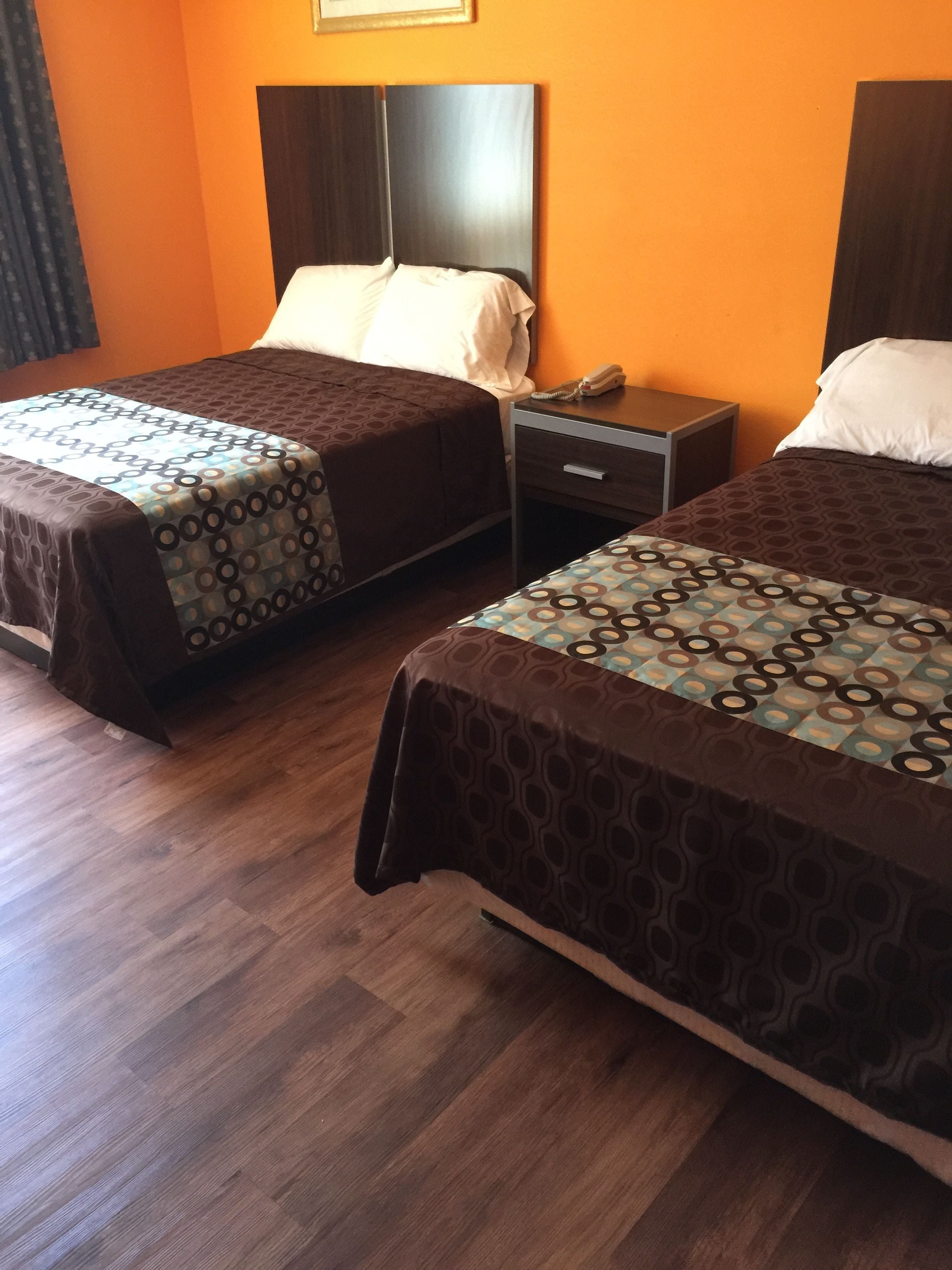 Työpöytä, ilmainen Wi-Fi, vuodevaatteet