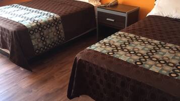 مكتب وواي فاي مجانًا وملاءات أسرّة