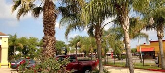 Scottish Inn & Suites - Hobby Airport