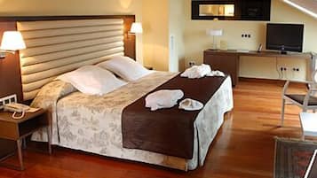 Standard Double Room, 1 Double Bed (Spa) | Minibar, in-room safe, desk, free cribs/infant beds