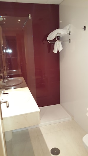 Standard Double Room, 1 Double Bed (Spa) | Bathroom | Free toiletries, hair dryer