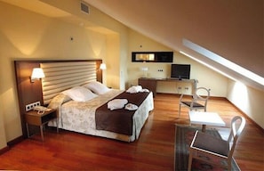 Room - Hotel Spa Paris (León)