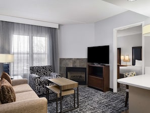 39-inch flat-screen TV with cable channels, TV, DVD player - Homewood Suites by Hilton Columbus/Airport (Columbus)