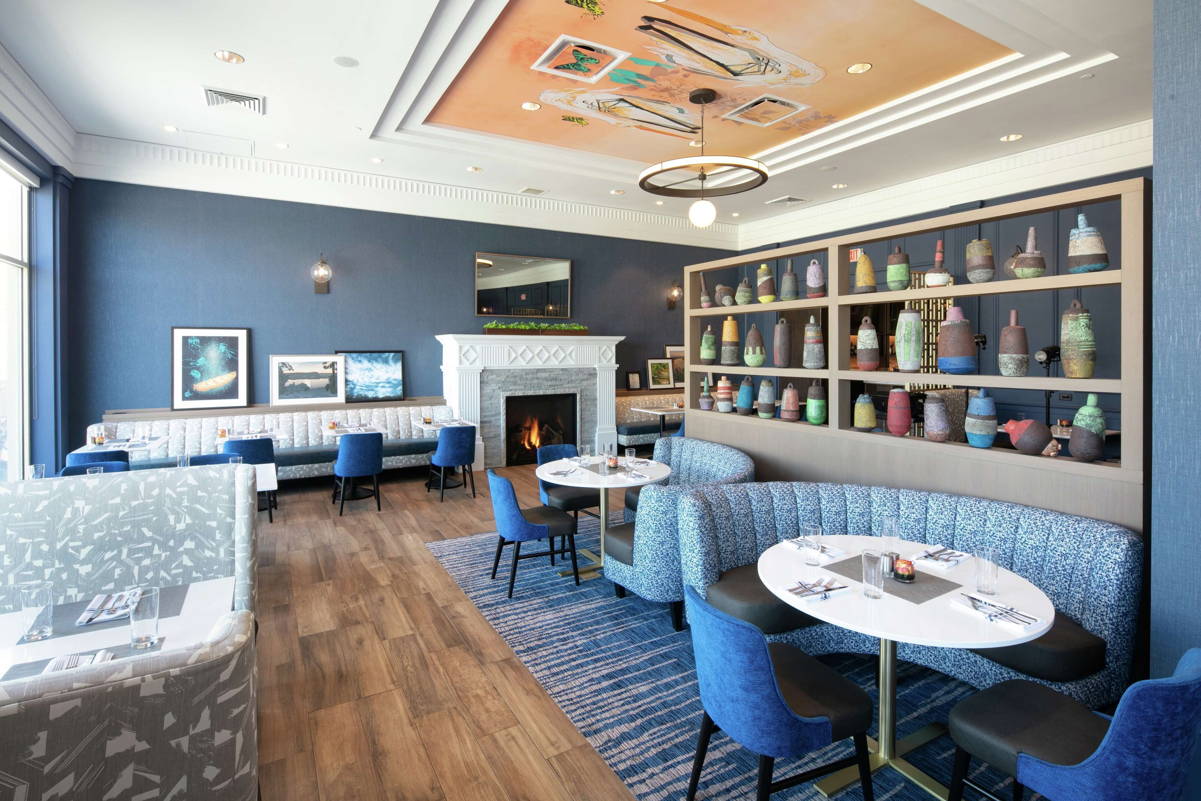 breakfast, lunch and dinner served