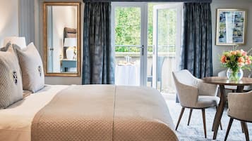 Kamar Double, balkon | Seprai antialergi, minibar, brankas, dan meja kerja