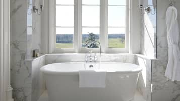 Luxury Suite | Salle de bain | Articles de toilette (gratuits), séchoir à cheveux, peignoirs