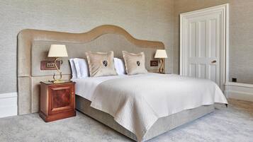 Deluxe Double or Twin Room | Hypo-allergenic bedding available, minibar, in-room safe, desk