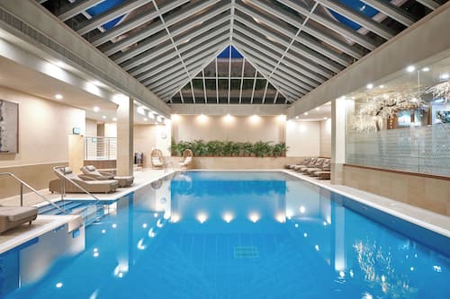 Indoor pool, pool loungers