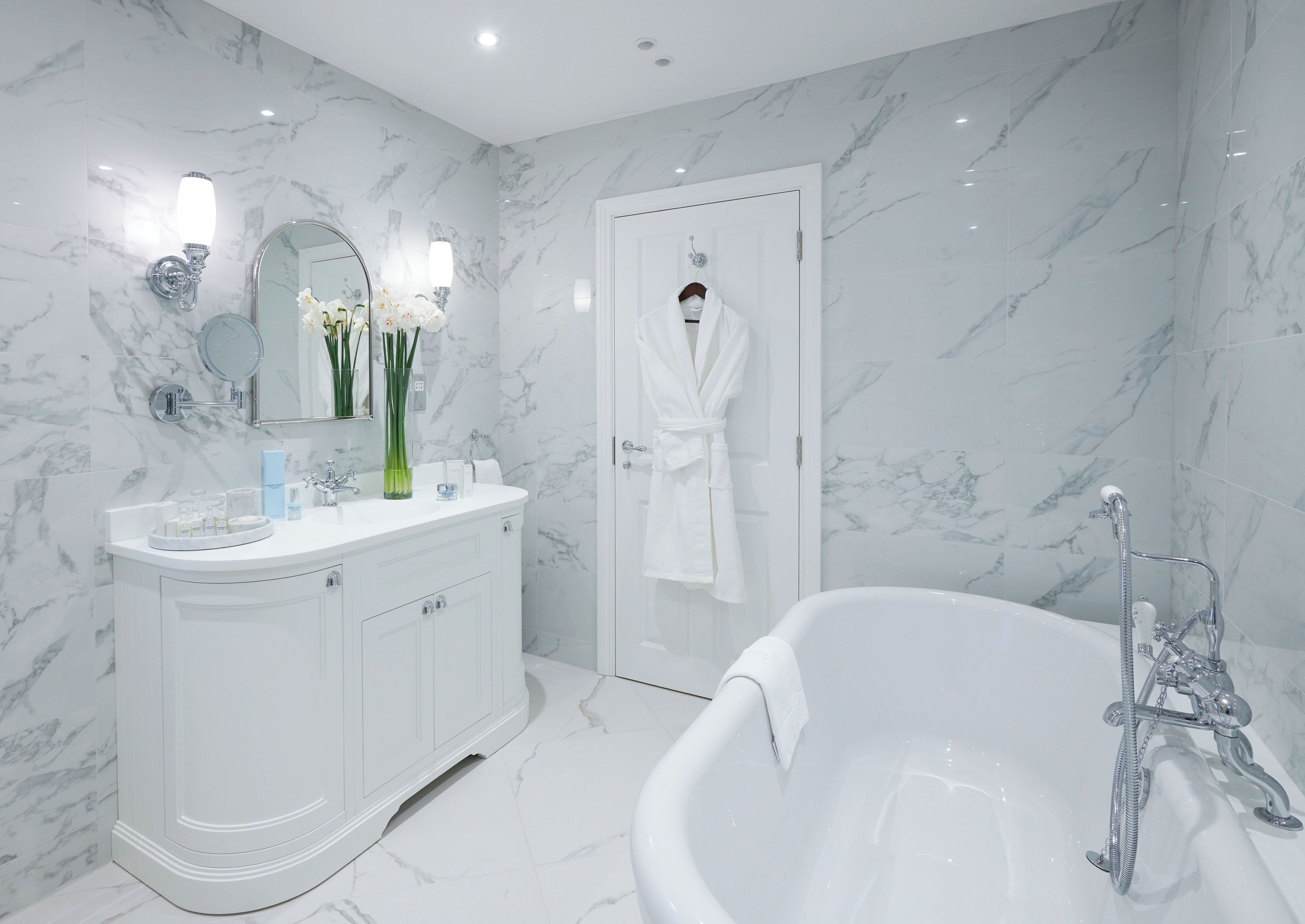 Chambre luxueuse double | Salle de bain | Articles de toilette (gratuits), séchoir à cheveux, peignoirs