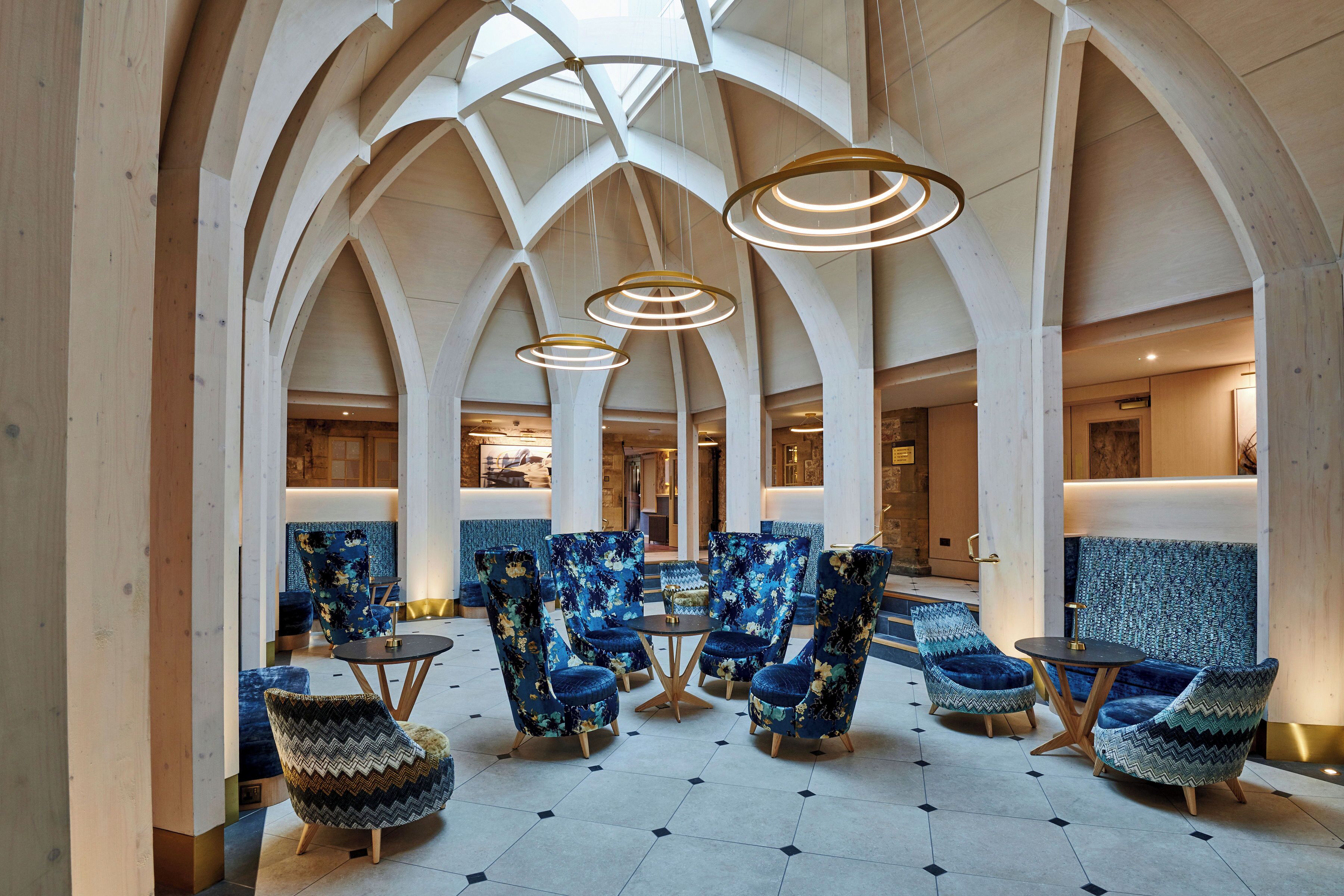 3 bars/lounges, gastropub