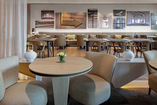 Serves lunch and dinner - AC Hotel Diagonal L'Illa by Marriott (Barcelona)