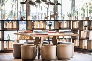 Serves lunch and dinner - AC Hotel Diagonal L'Illa by Marriott (Barcelona)