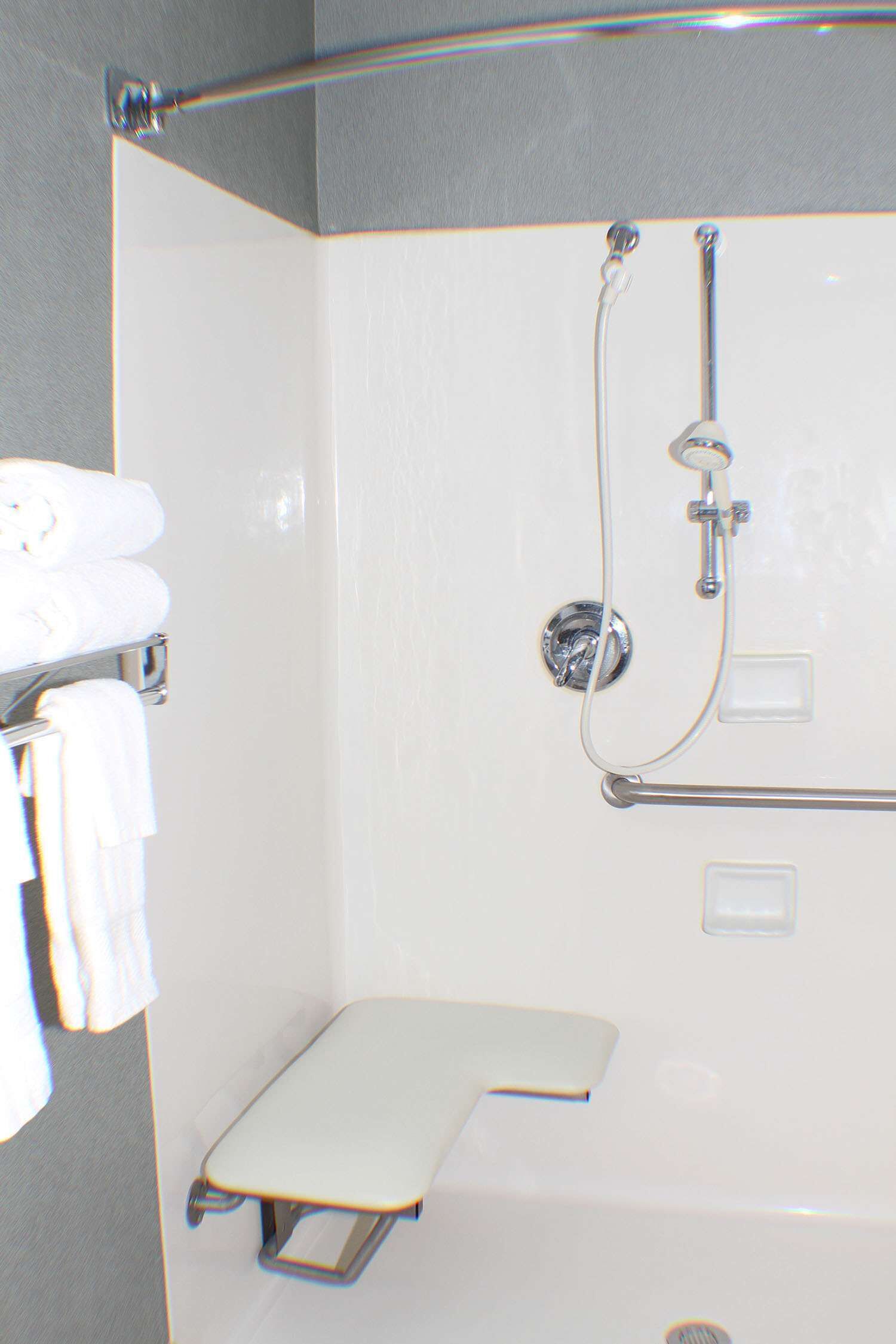 room, 1 king bed, accessible, non smoking (roll-in shower) | bathroom | towels