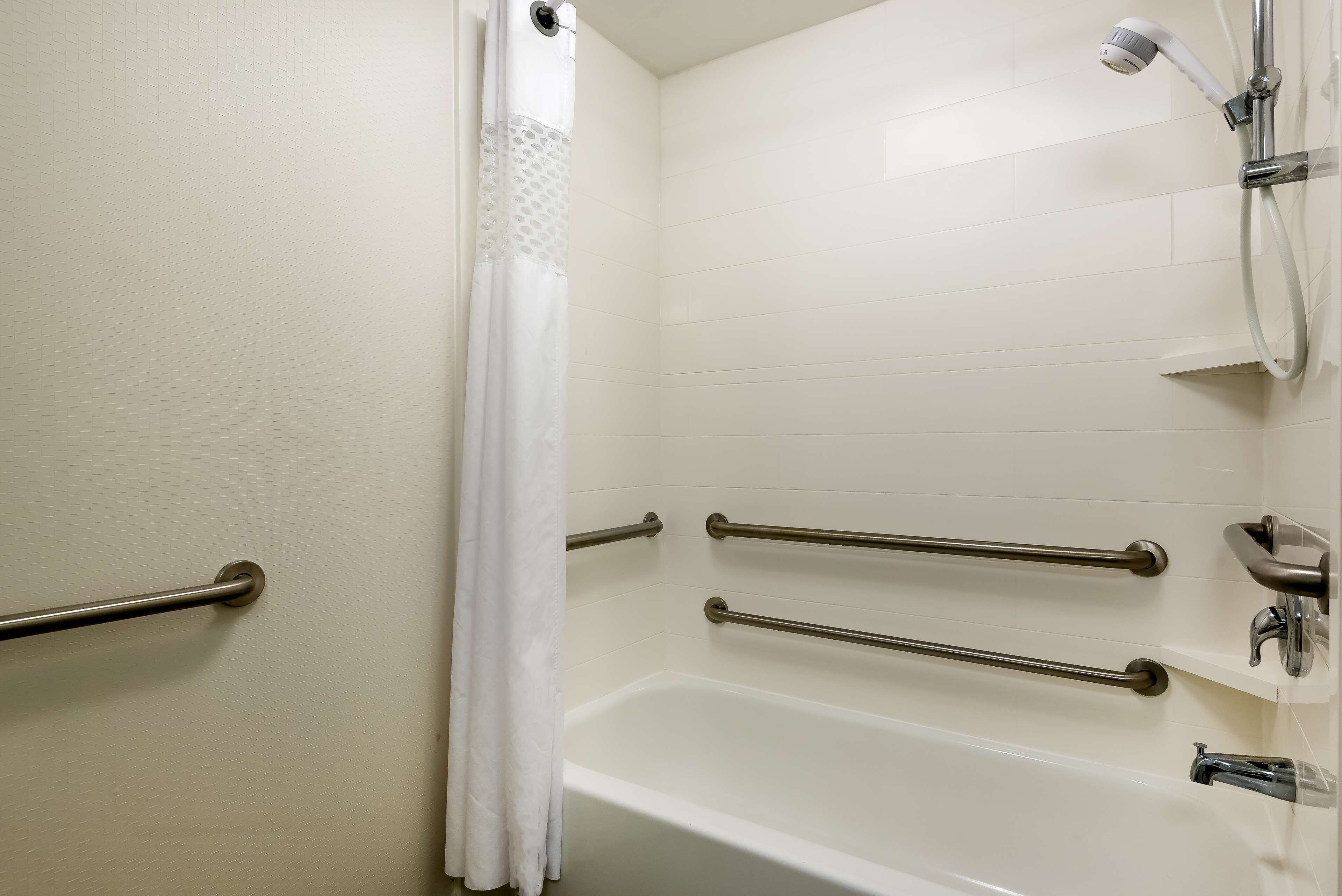 room, 1 king bed, accessible, bathtub | bathroom | towels