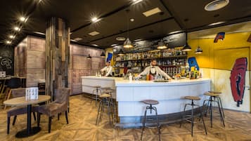 酒吧(店内)