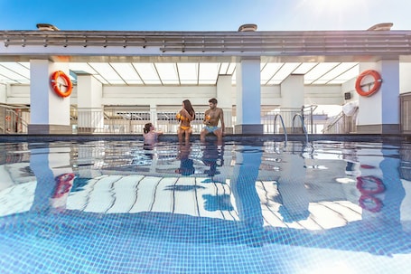 Indoor pool, outdoor pool, sun loungers. Hotel Num