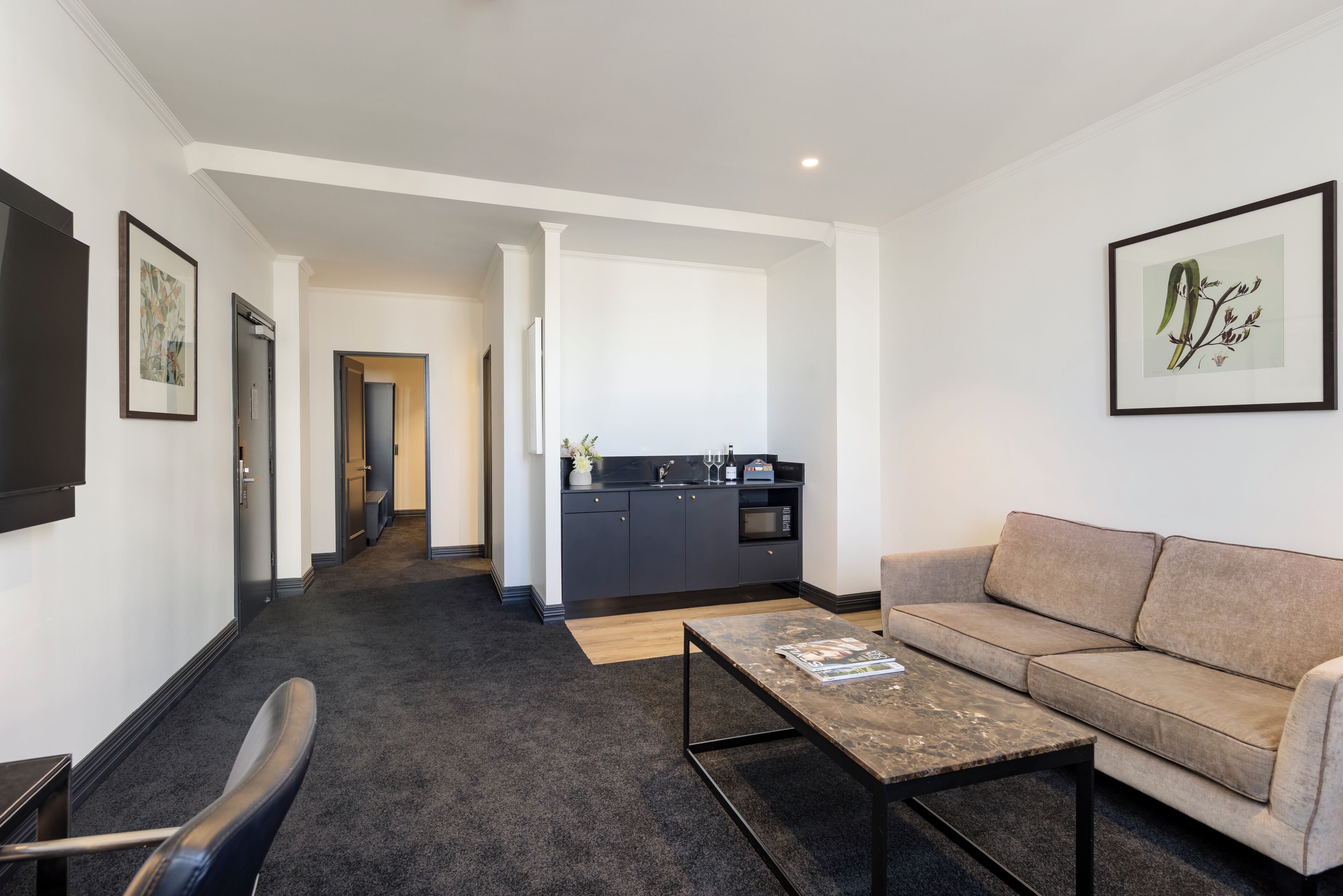 行政開放式套房, 1 間臥室, 非吸煙房, 城市景 | 客廳 | 42 吋LED 電視連數碼電視頻道、電視