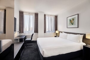 Snug | In-room safe, desk, iron/ironing board, free WiFi