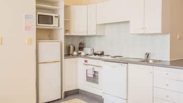 Too Suite | Bếp riêng | Lò vi sóng, dụng cụ pha cà phê/trà, ấm điện