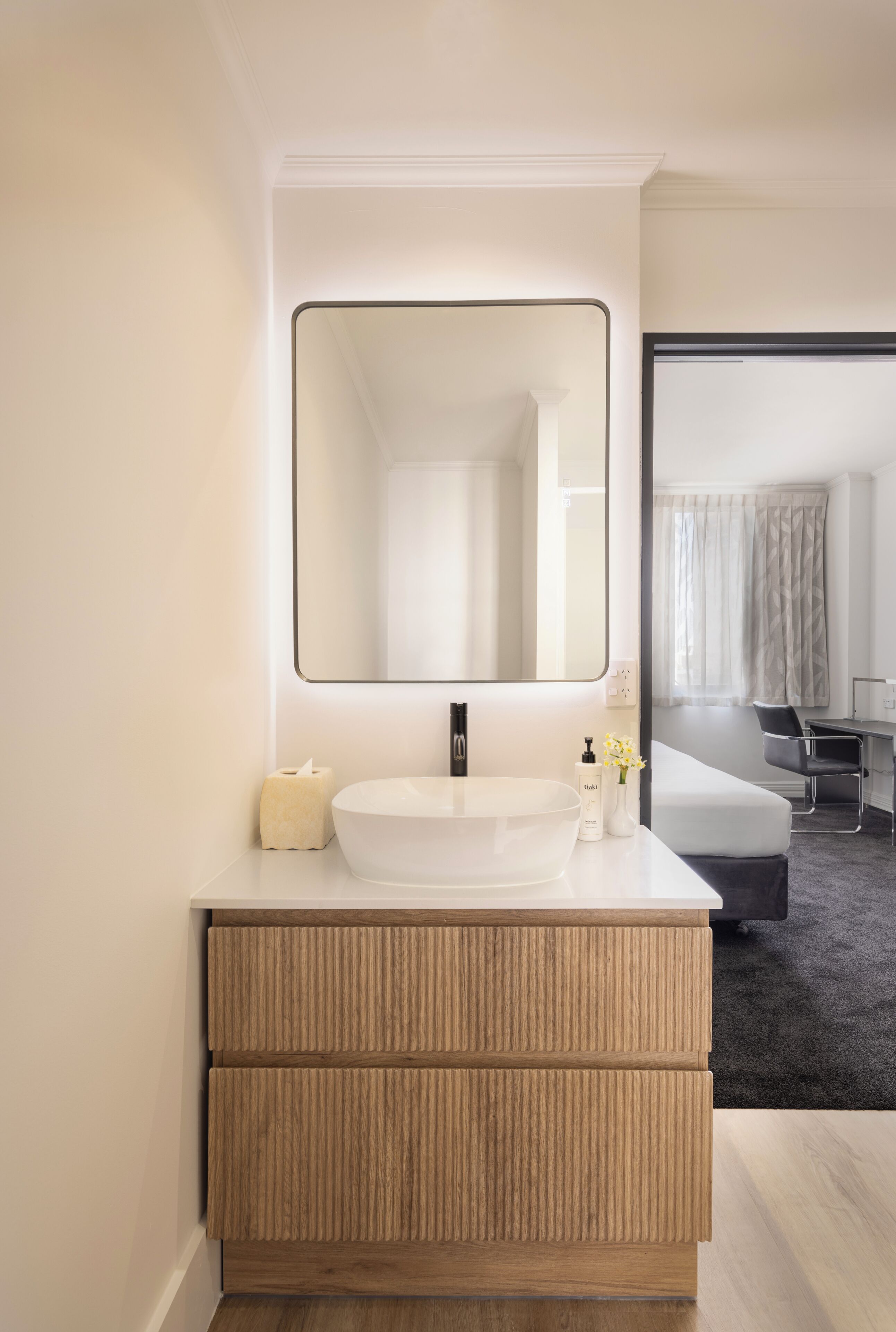 shower, rainfall showerhead, free toiletries, hair dryer