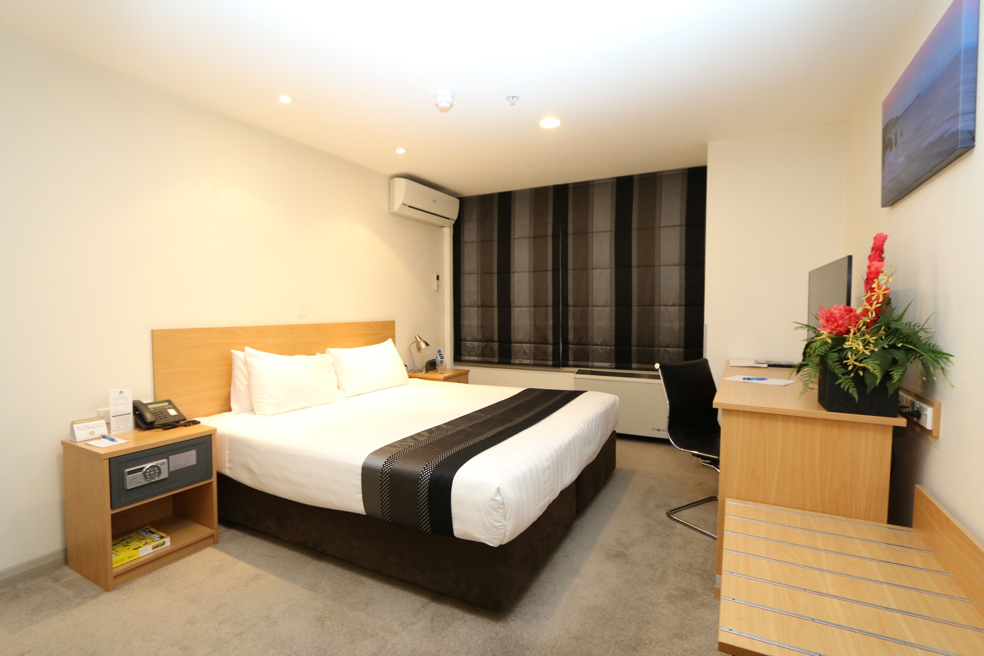 studio (corporate - 1st floor) | 1 bedroom, in-room safe, desk, iron/ironing board
