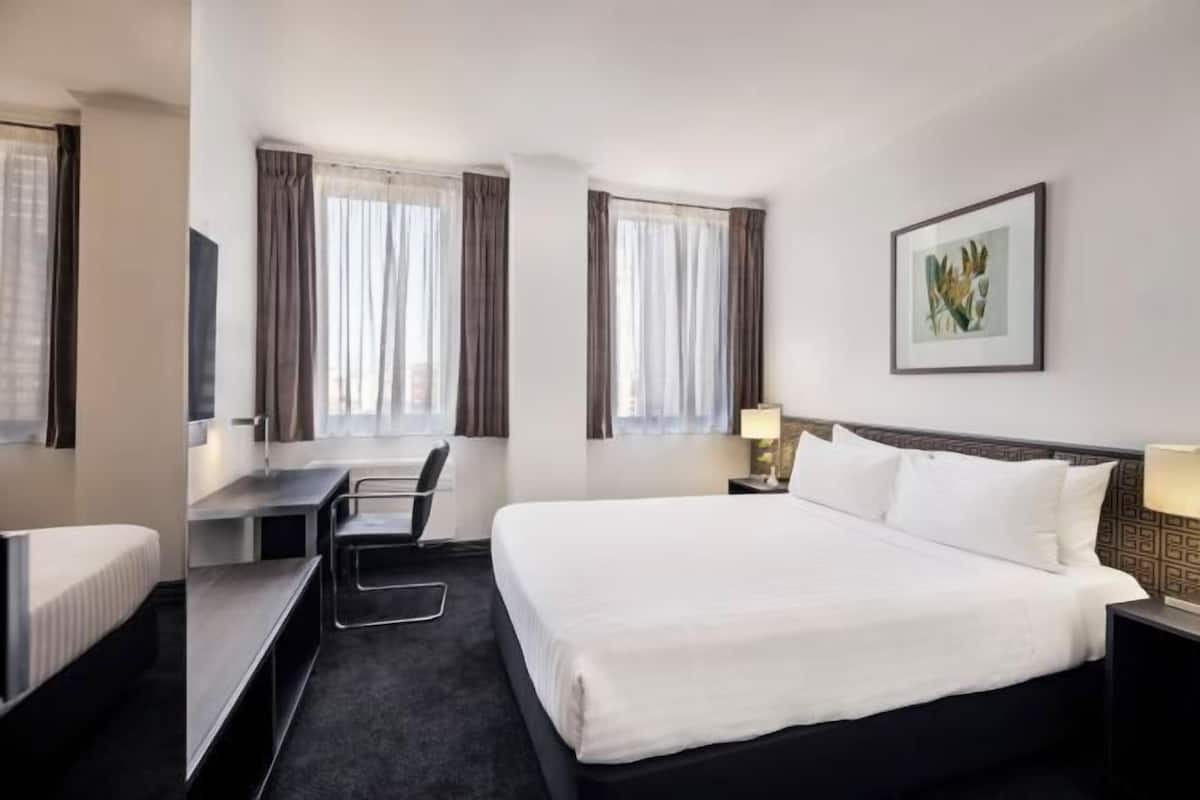 1 bedroom, in-room safe, desk, iron/ironing board